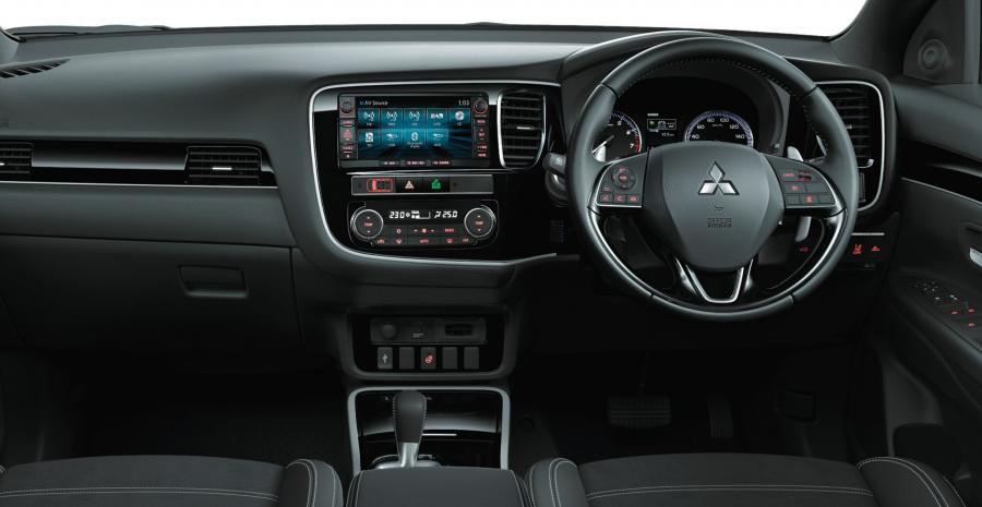 Торпедо Mitsubishi Outlander Black Edition 2018 года  (JP) (фото 15 из 18)